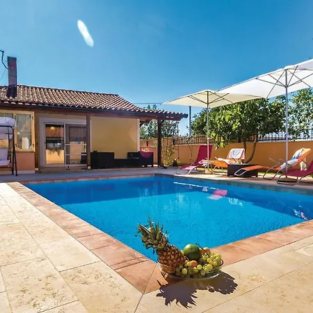 3 Bedroom Nice Home In Vodnjan Holiday home